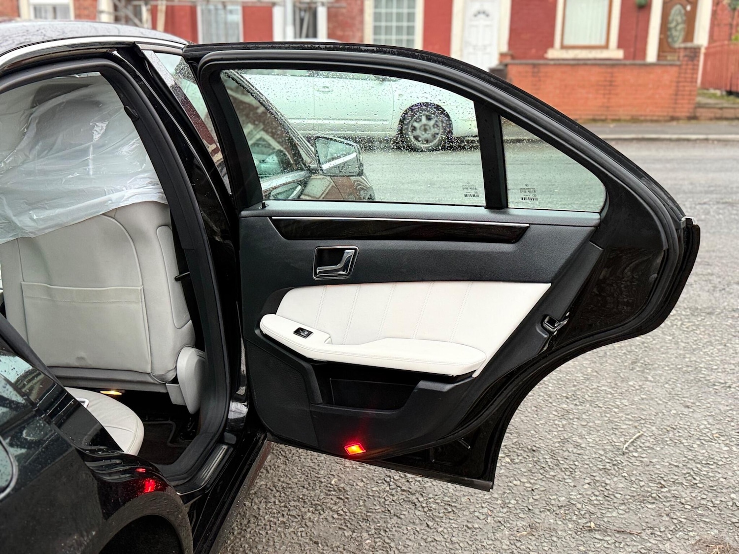 Used Mercedes-Benz E Class for sale - 77977901: Photo 49