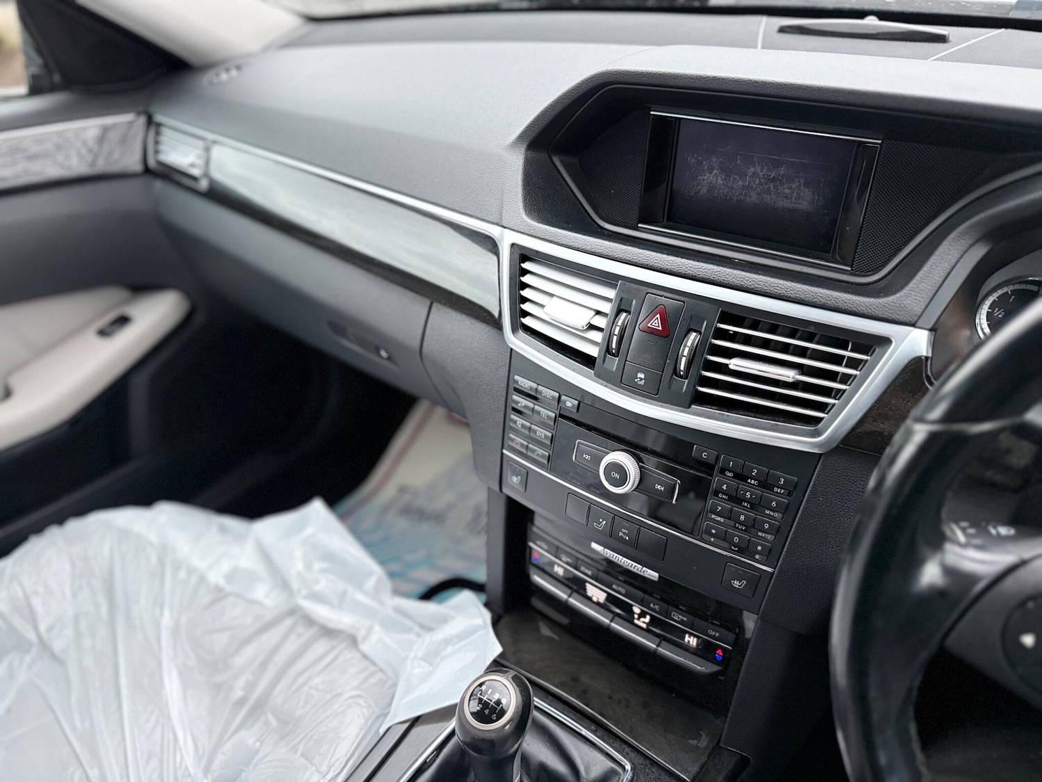 Used Mercedes-Benz E Class for sale - 77977901: Photo 57