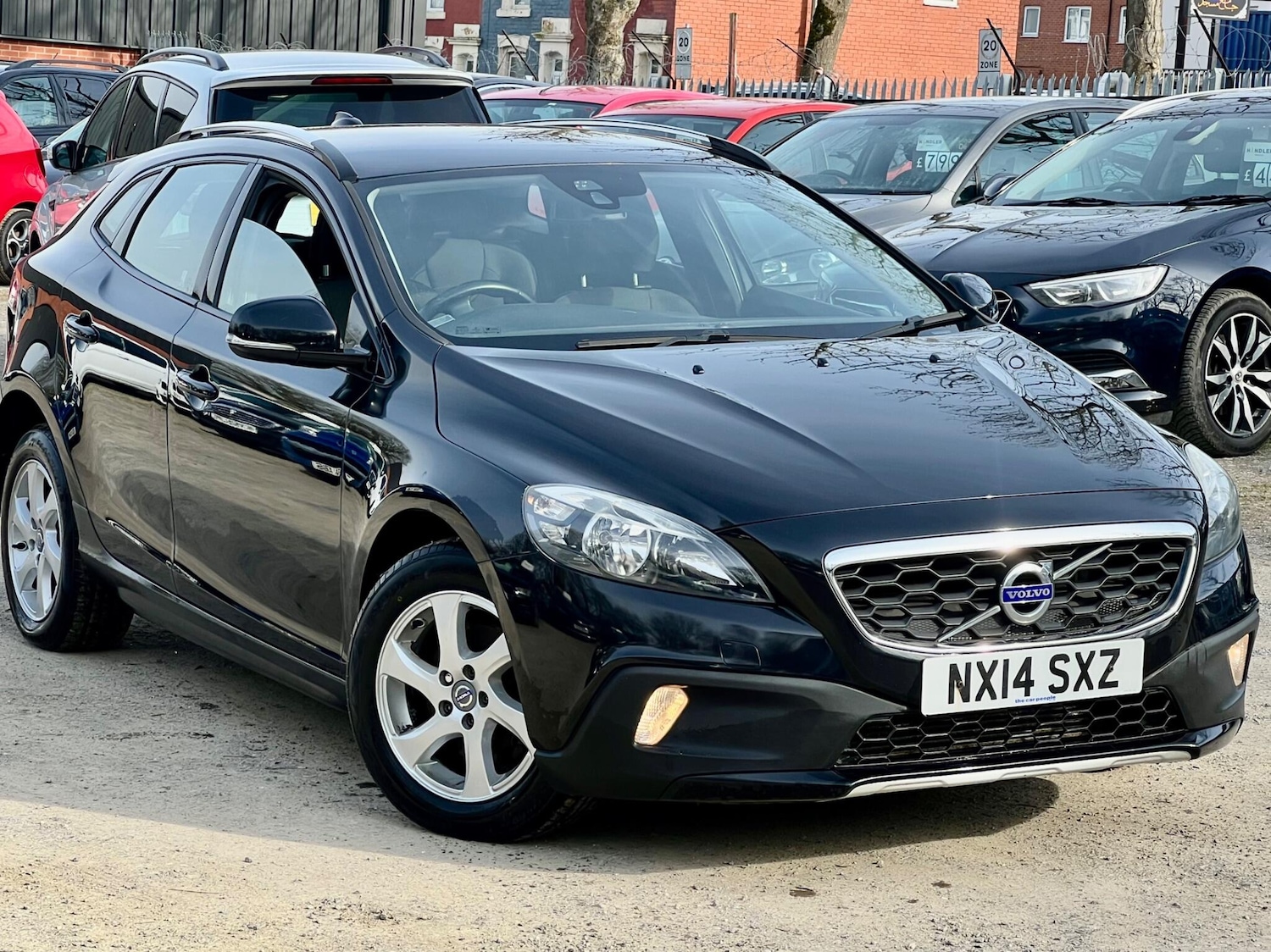 Used Volvo V40 2014 for sale - 77969831: Photo 2