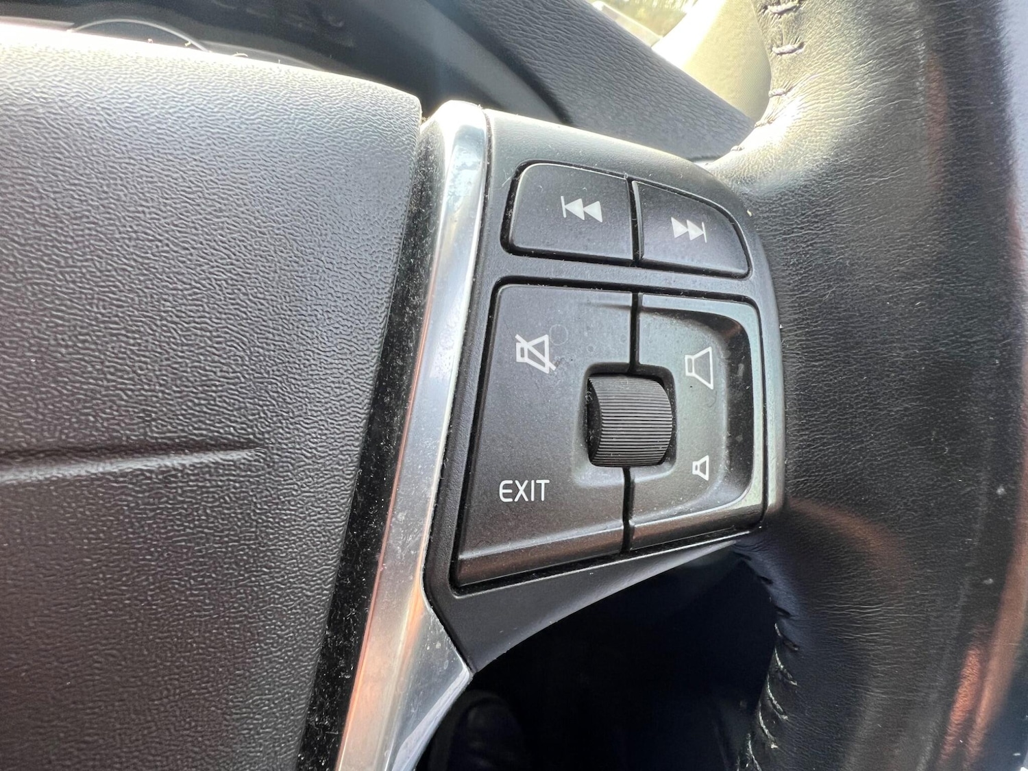 Used Volvo V40 2014 for sale - 77969831: Photo 25