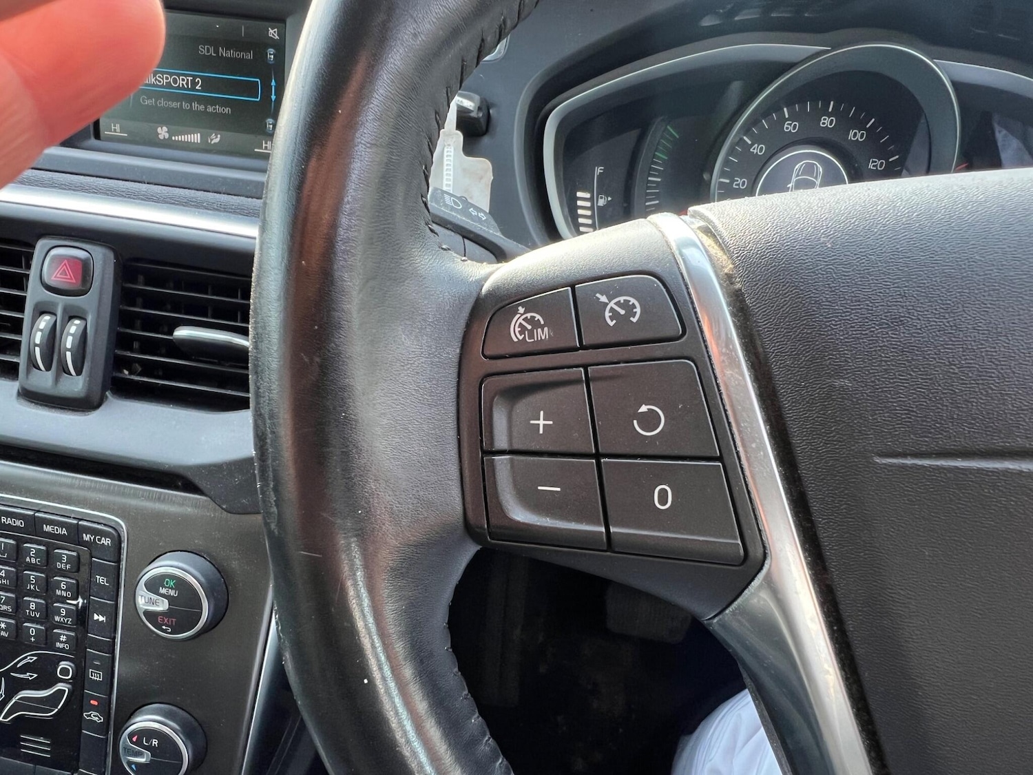 Used Volvo V40 2014 for sale - 77969831: Photo 26