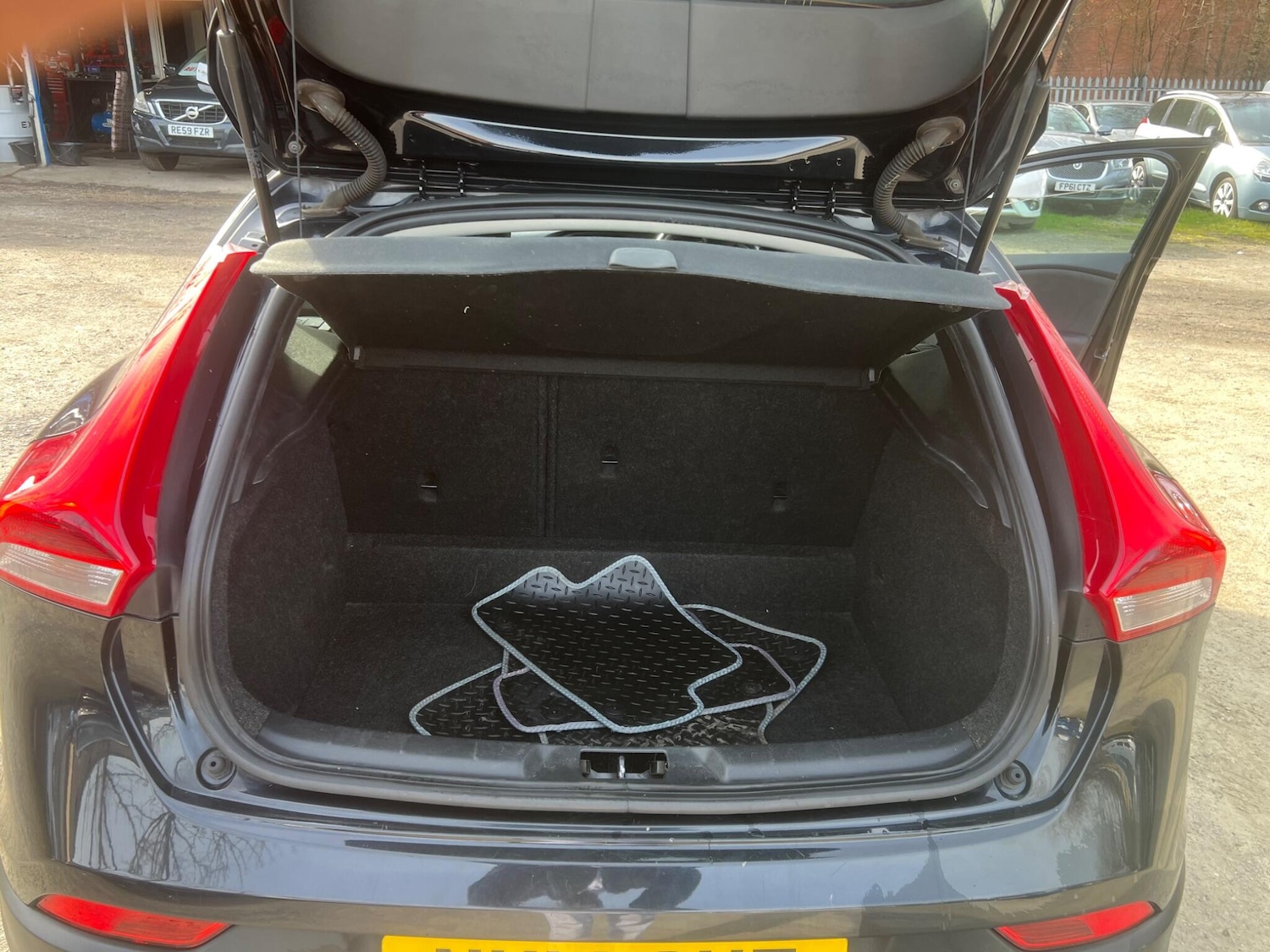 Used Volvo V40 2014 for sale - 77969831: Photo 31