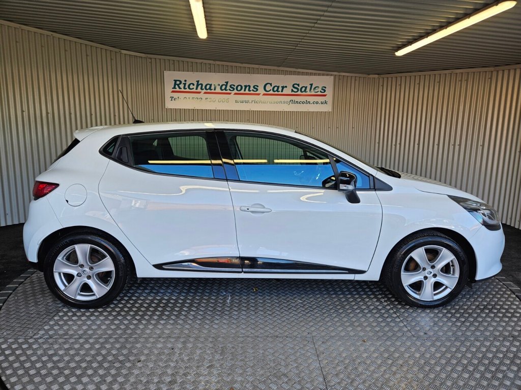 Used Renault Clio 2014 for sale - 76783703: Photo 2