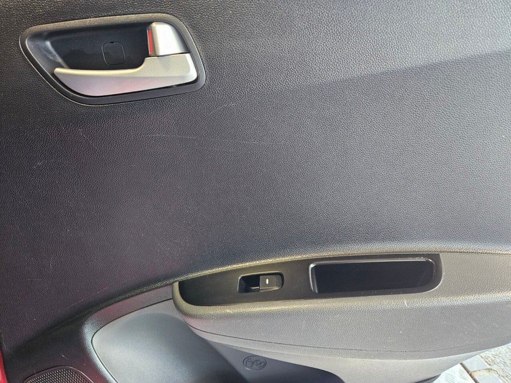 Used Hyundai i10 2017 for sale - 77952809: Photo 30