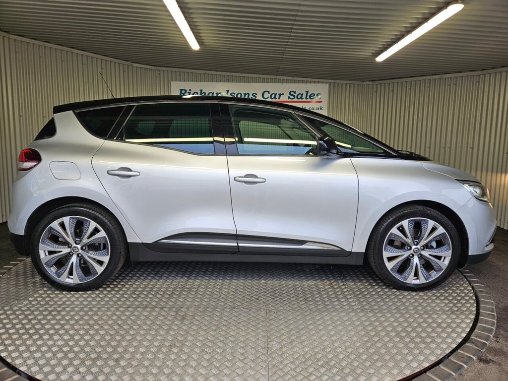 Used Renault Scenic 2019 for sale - 76582728: Photo 2