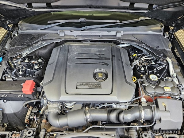 Used Jaguar XE 2017 for sale - 76280281: Photo 10