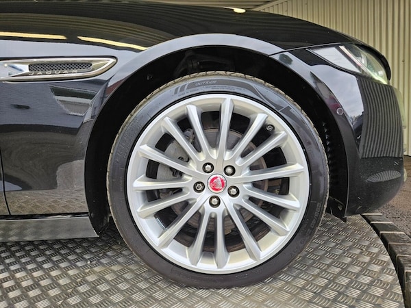 Used Jaguar XE 2017 for sale - 76280281: Photo 11
