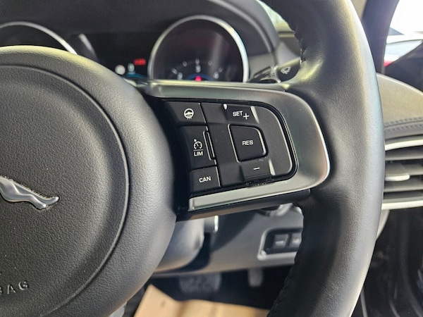 Used Jaguar XE 2017 for sale - 76280281: Photo 15
