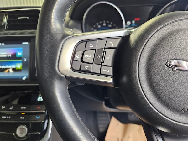 Used Jaguar XE 2017 for sale - 76280281: Photo 16