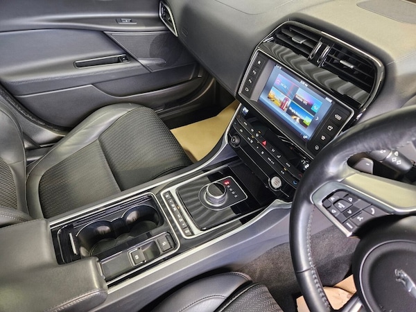 Used Jaguar XE 2017 for sale - 76280281: Photo 17