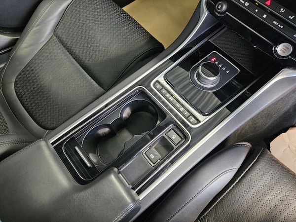 Used Jaguar XE 2017 for sale - 76280281: Photo 18