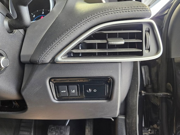 Used Jaguar XE 2017 for sale - 76280281: Photo 25
