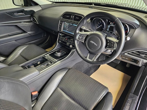 Used Jaguar XE 2017 for sale - 76280281: Photo 27