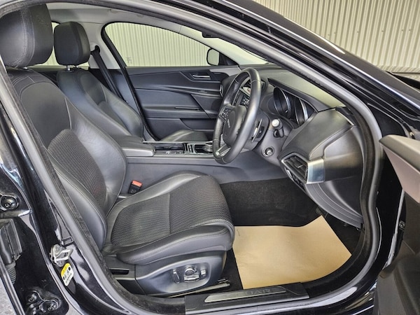 Used Jaguar XE 2017 for sale - 76280281: Photo 28