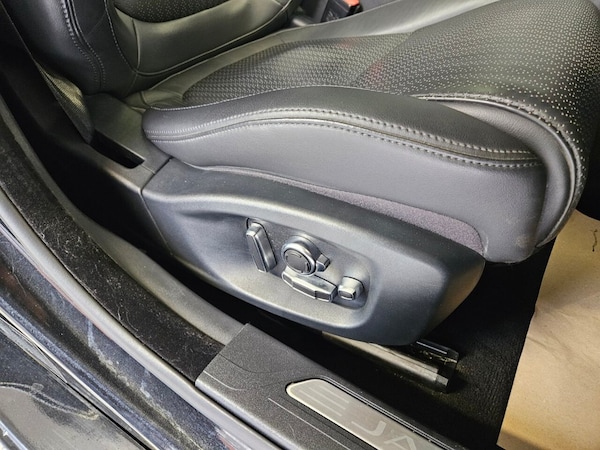 Used Jaguar XE 2017 for sale - 76280281: Photo 29