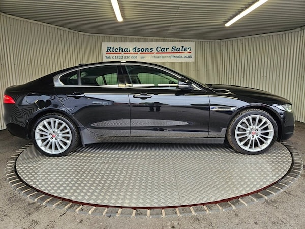 Used Jaguar XE 2017 for sale - 76280281: Photo 2