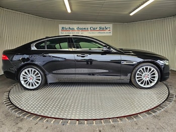 Used Jaguar XE 2017 for sale - 76280281: Photo 2