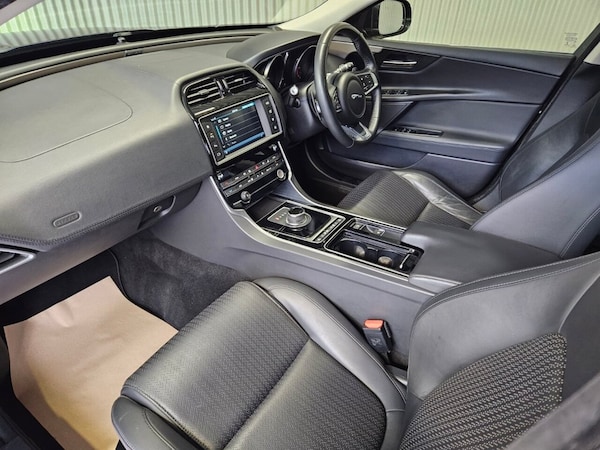 Used Jaguar XE 2017 for sale - 76280281: Photo 36
