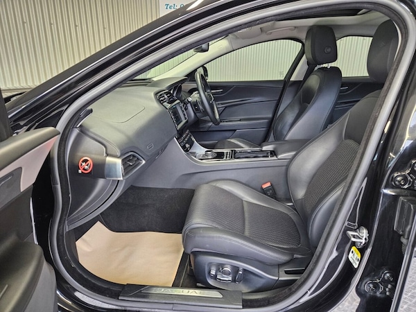 Used Jaguar XE 2017 for sale - 76280281: Photo 37