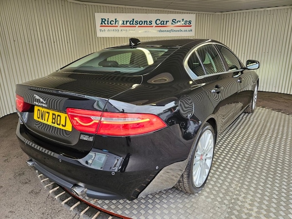 Used Jaguar XE 2017 for sale - 76280281: Photo 3