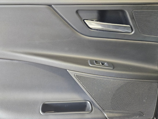 Used Jaguar XE 2017 for sale - 76280281: Photo 44