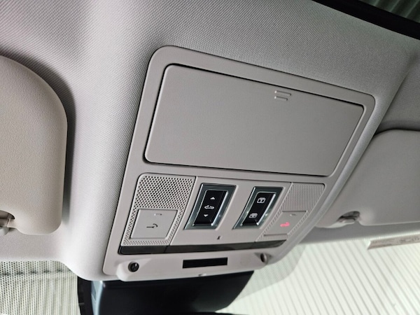 Used Jaguar XE 2017 for sale - 76280281: Photo 48