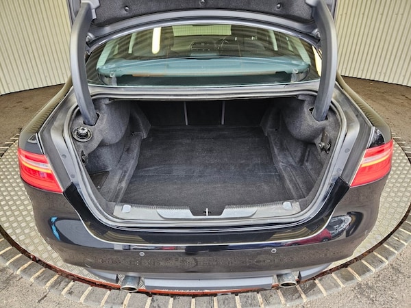 Used Jaguar XE 2017 for sale - 76280281: Photo 5