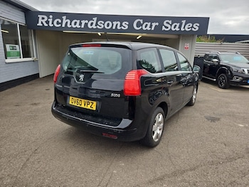 Used Peugeot 5008 2011 for sale - 76210706: Photo 4