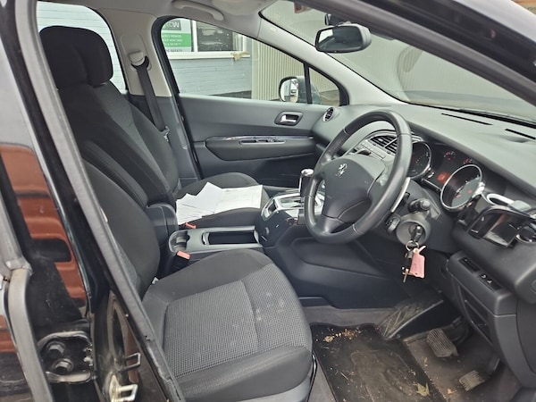 Used Peugeot 5008 2011 for sale - 76210706: Photo 7
