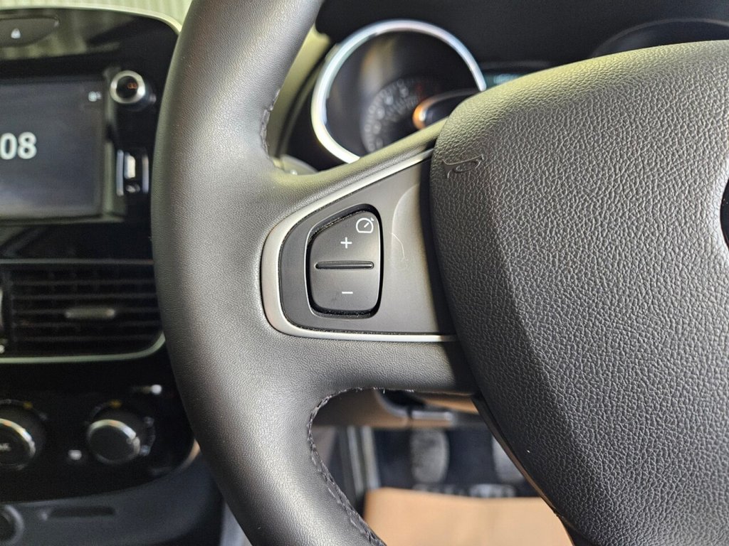 Used Renault Clio 2018 for sale - 77263744: Photo 15
