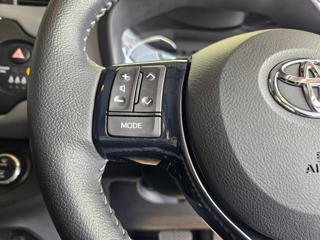Used Toyota Yaris 2018 for sale - 76132848: Photo 17