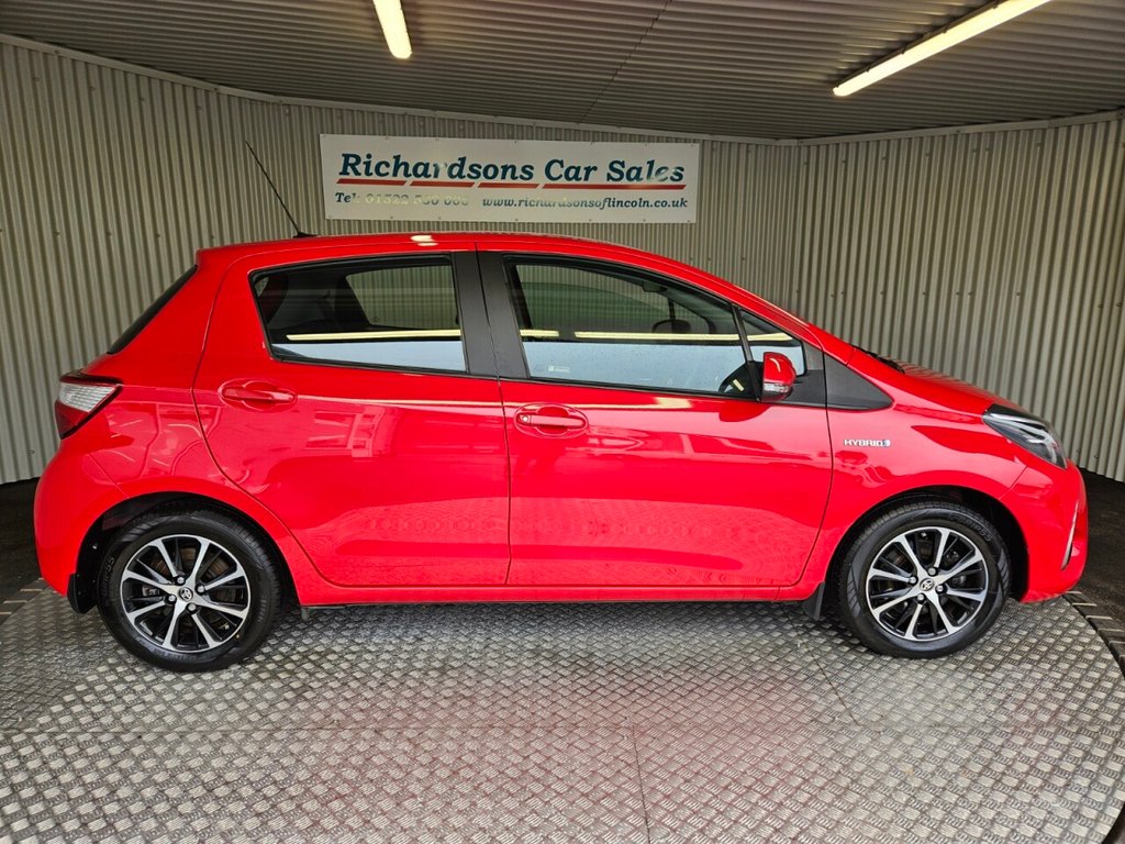 Used Toyota Yaris 2018 for sale - 76132848: Photo 2