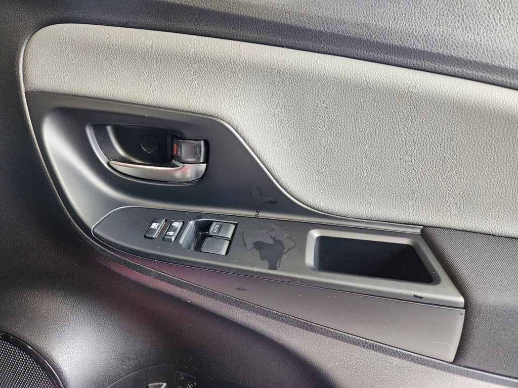 Used Toyota Yaris 2018 for sale - 76132848: Photo 32
