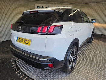 Used Peugeot 3008 2018 for sale - 76950531: Photo