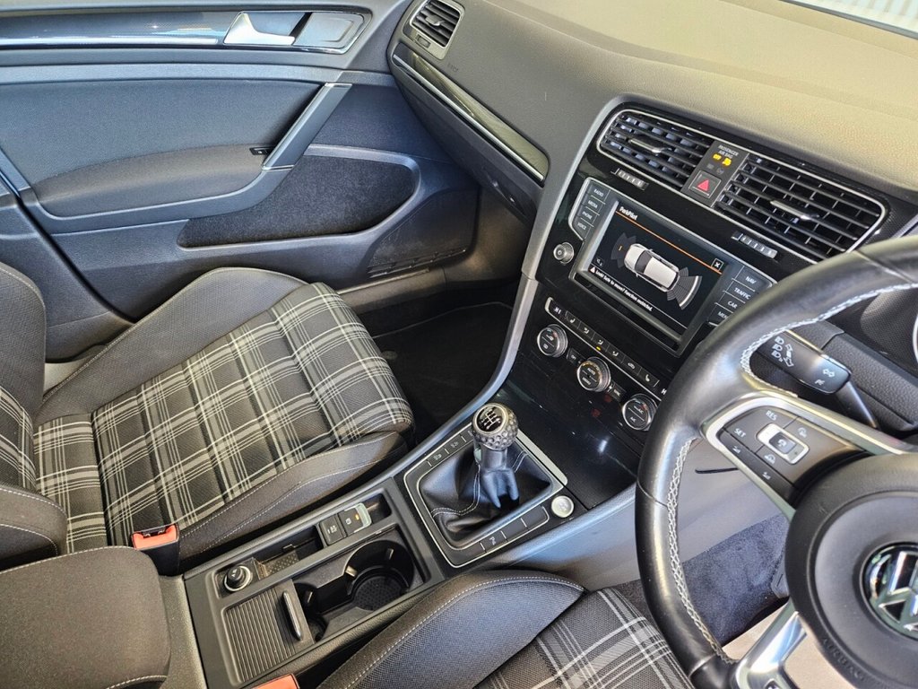 Used Volkswagen Golf 2016 for sale - 76590979: Photo 18