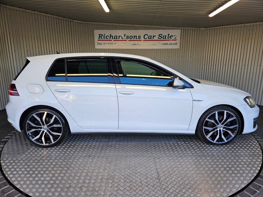 Used Volkswagen Golf 2016 for sale - 76590979: Photo 2