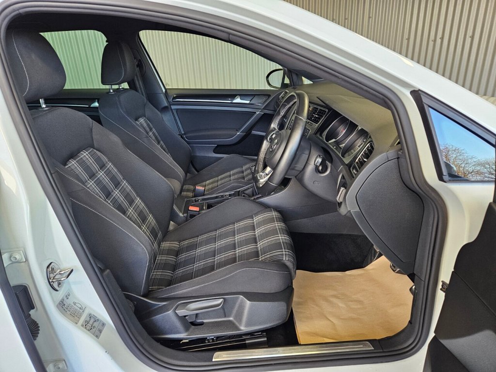 Used Volkswagen Golf 2016 for sale - 76590979: Photo 27