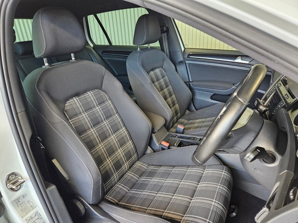 Used Volkswagen Golf 2016 for sale - 76590979: Photo 28