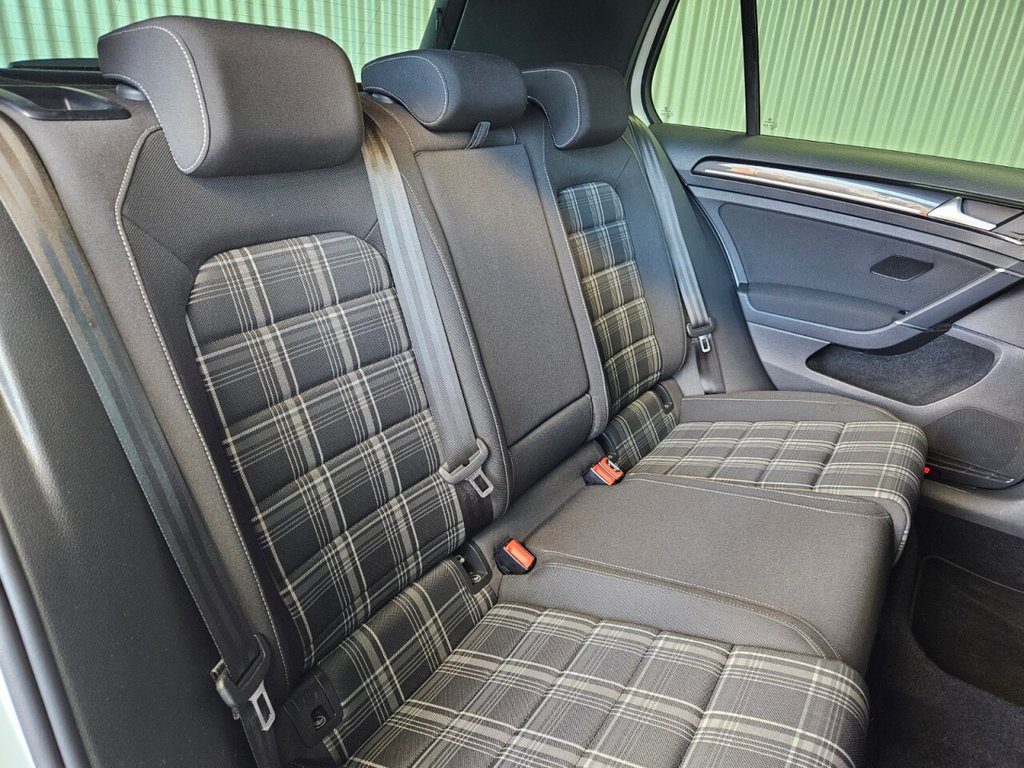 Used Volkswagen Golf 2016 for sale - 76590979: Photo 32