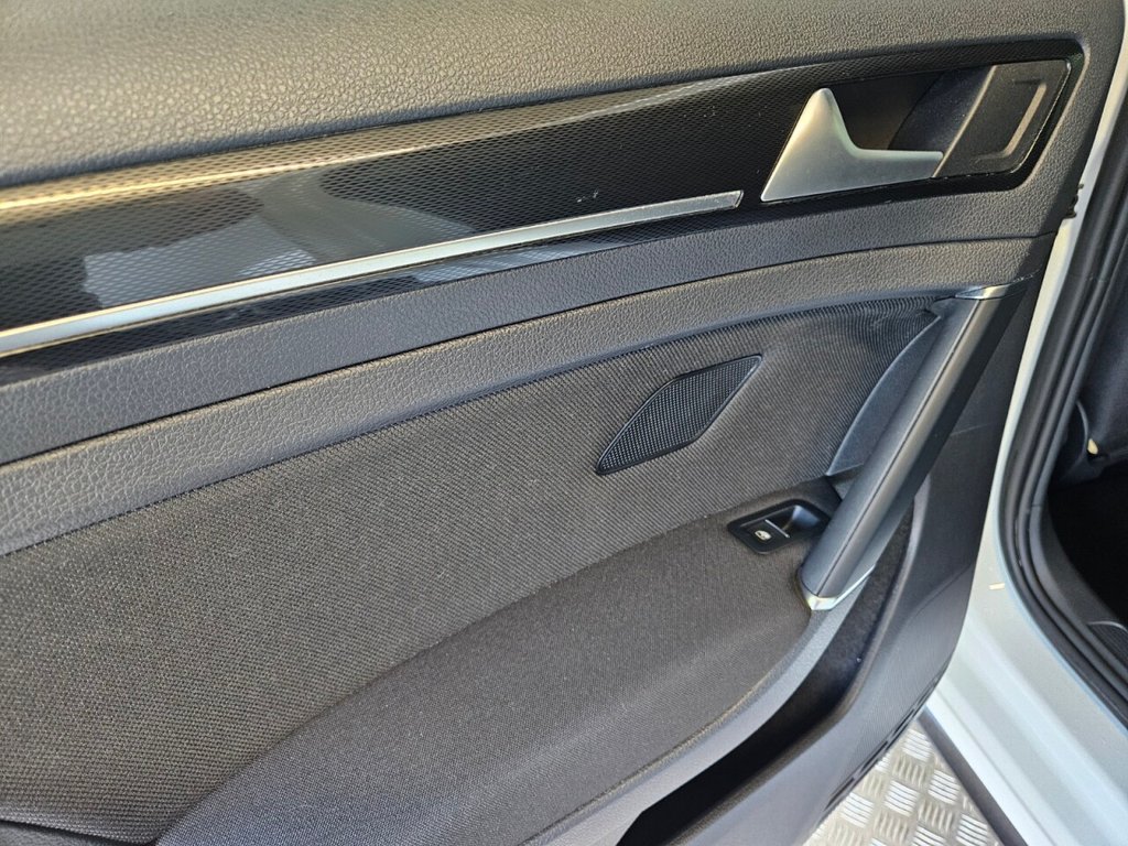 Used Volkswagen Golf 2016 for sale - 76590979: Photo 38