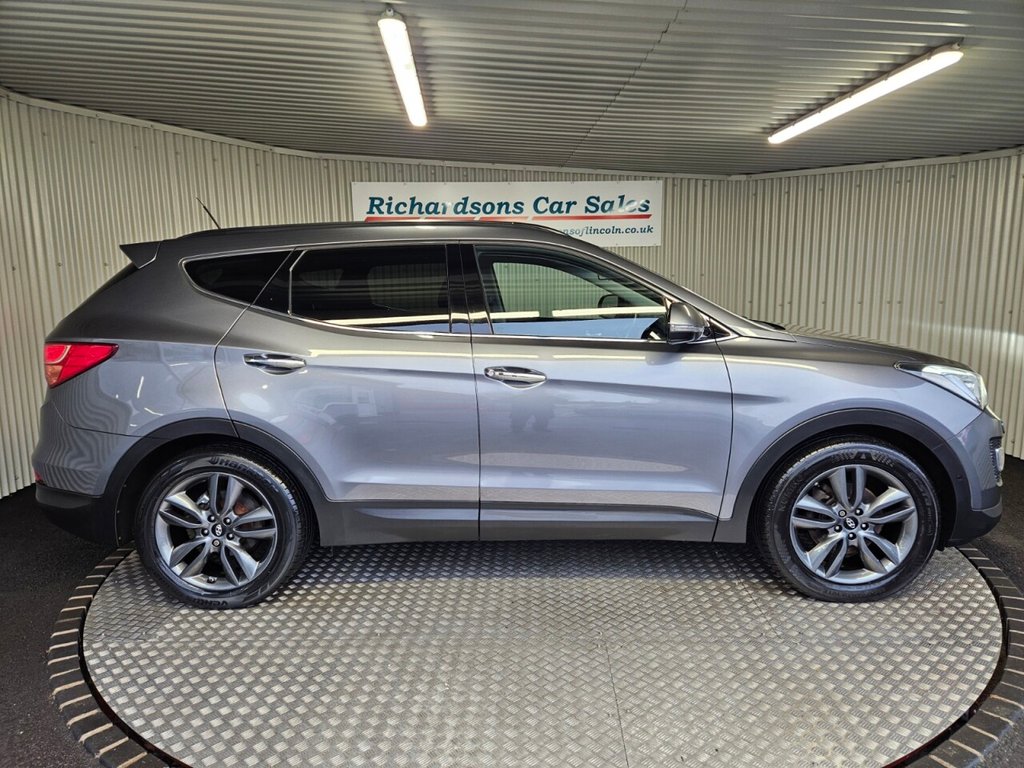 Used Hyundai Santa Fe 2014 for sale - 76768784: Photo 2