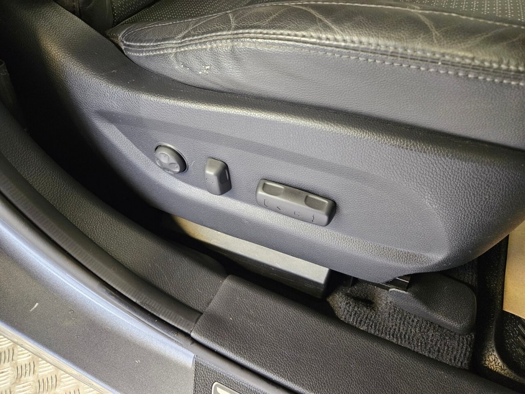 Used Hyundai Santa Fe 2014 for sale - 76768784: Photo 30