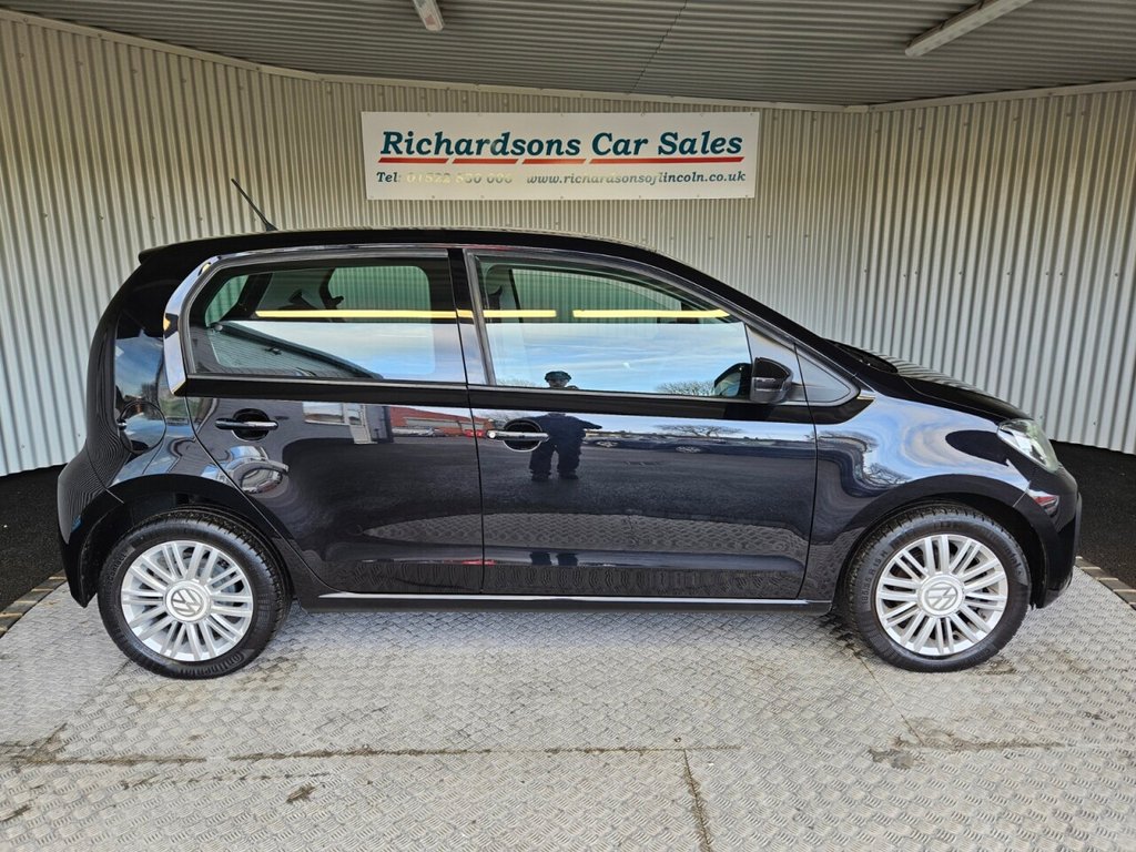 Used Volkswagen up! 2018 for sale - 77654919: Photo 2