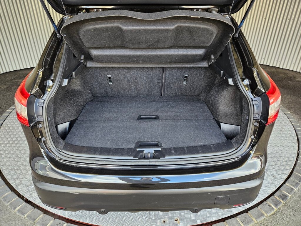 Used Nissan Qashqai 2015 for sale - 77667619: Photo 5