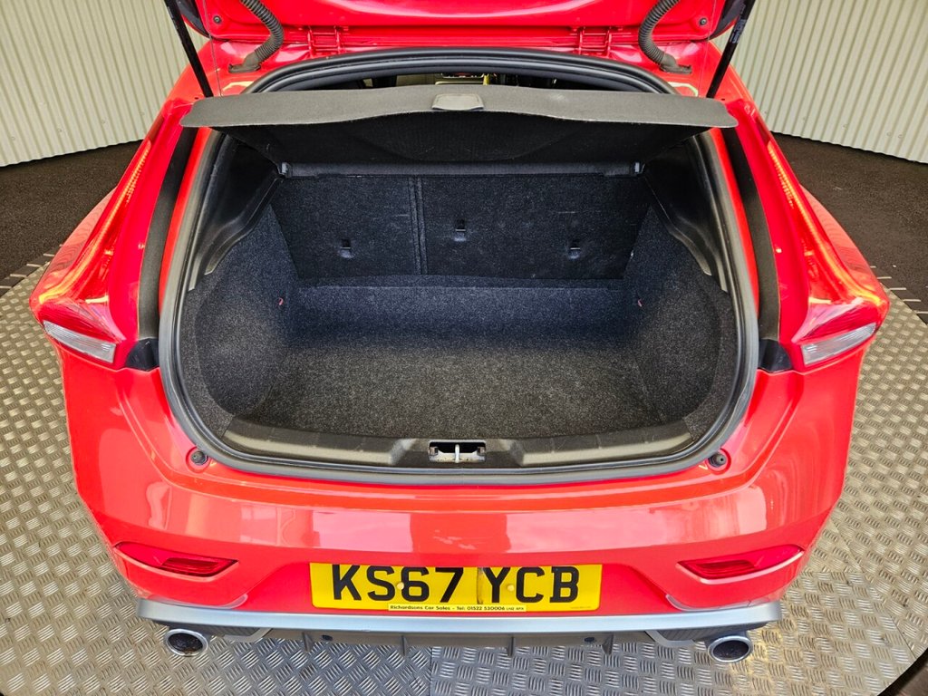 Used Volvo V40 2017 for sale - 77172186: Photo 5