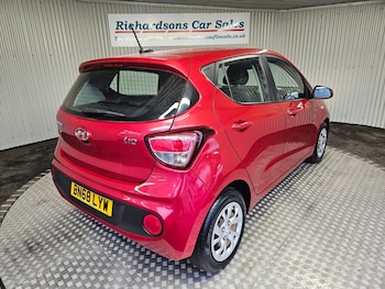 Used Hyundai i10 2018 for sale - 77027491: Photo