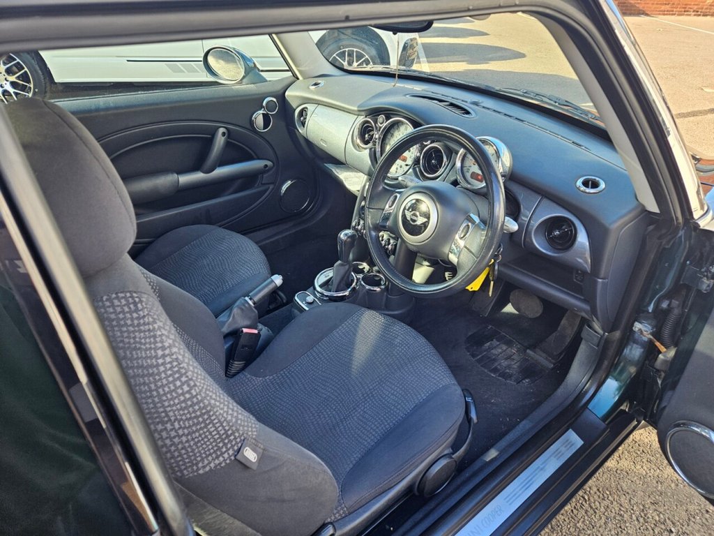 Used MINI Hatch 2002 for sale - 76056789: Photo 11