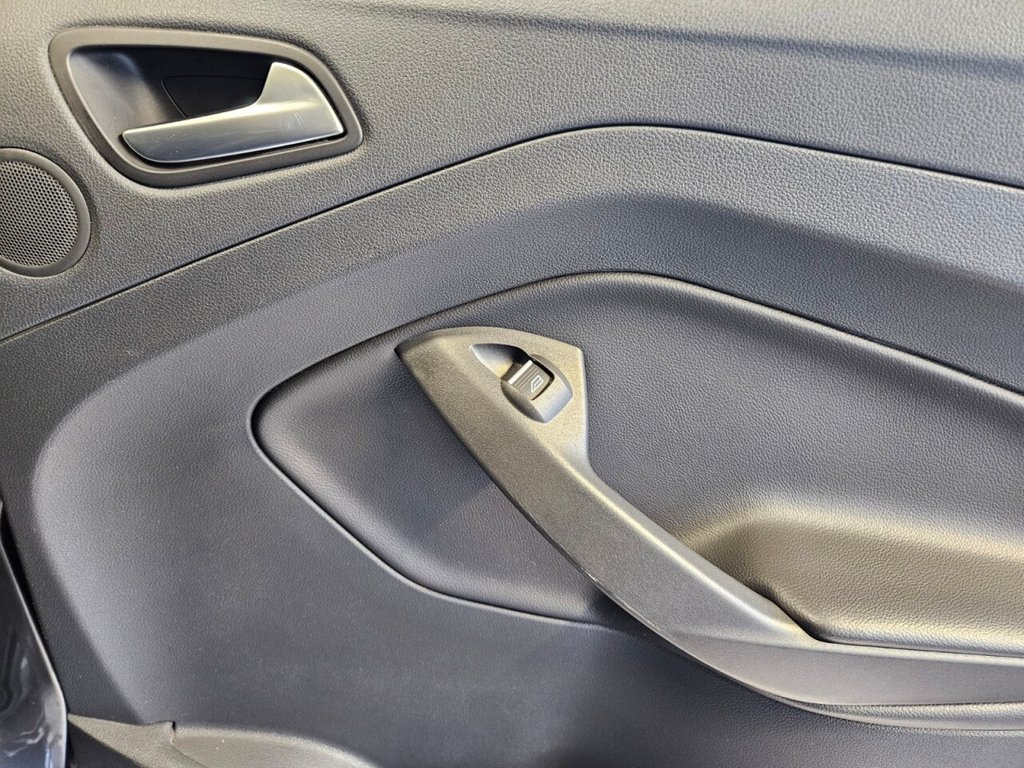 Used Ford Kuga 2015 for sale - 76642417: Photo 32