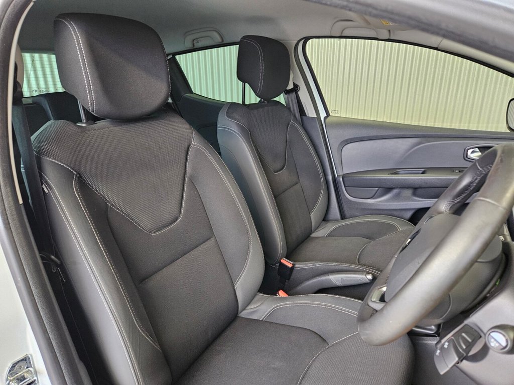 Used Renault Clio 2018 for sale - 77355675: Photo 28