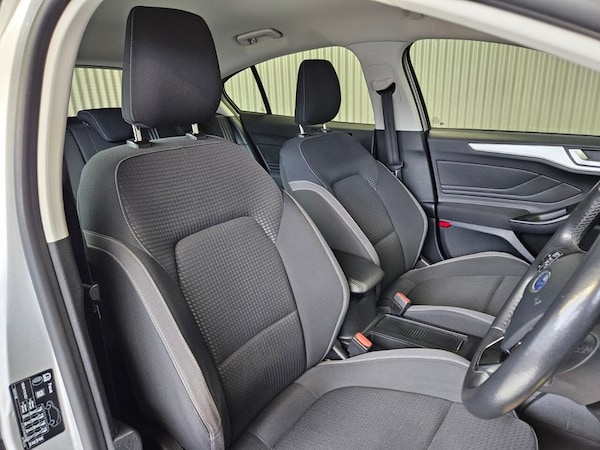 Used Ford Focus 2019 for sale - 76236066: Photo 32